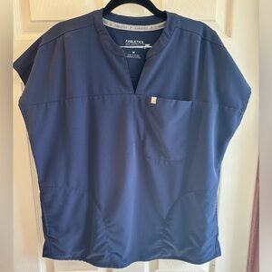 Fabletics Women's Evolve 3-Pocket Scrub Top